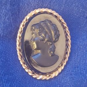 《vintage》cameo brooch